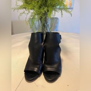 VINCE VERO CUOIO LEATHER SANDALS! Size 6